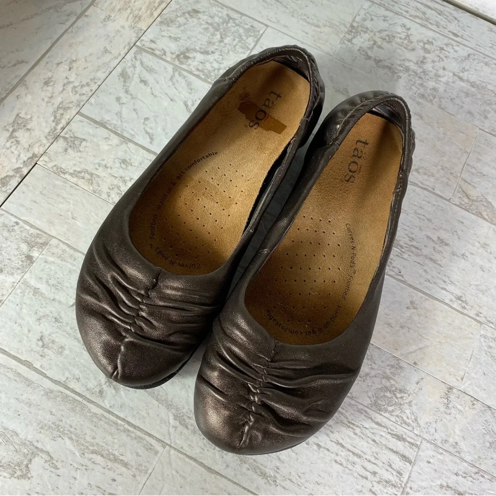 Taos Bronze Ballet Flats Shoes Repleat Gathered Toe size 6 (A1341-1705)‎ EUC #3